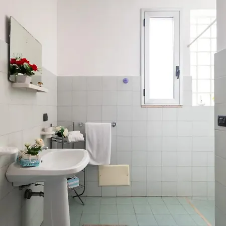 Two Steps From The * 新福卡