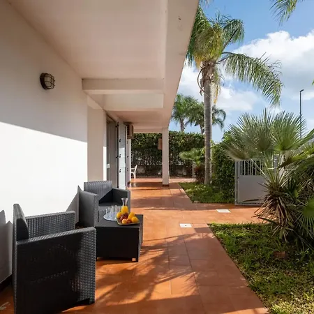 度假居 Two Steps From The *